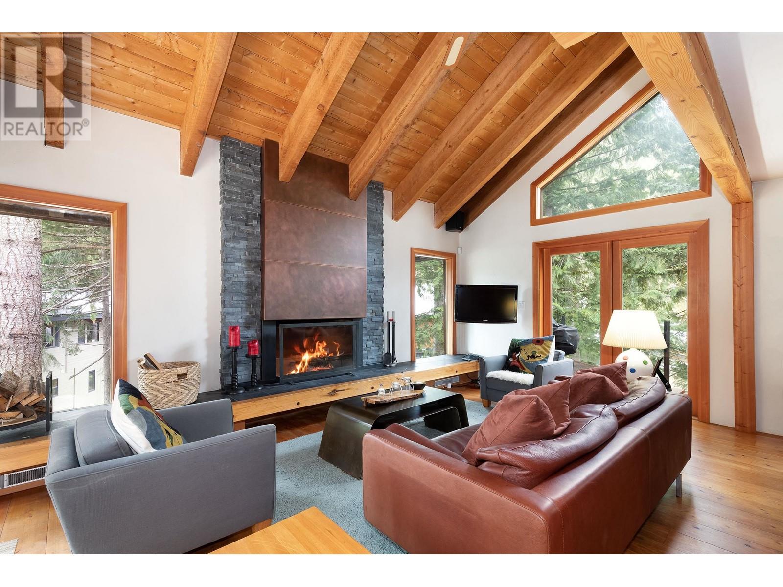 8656 Lakewood Court, Whistler, British Columbia  V8E 0G1 - Photo 3 - R2687177