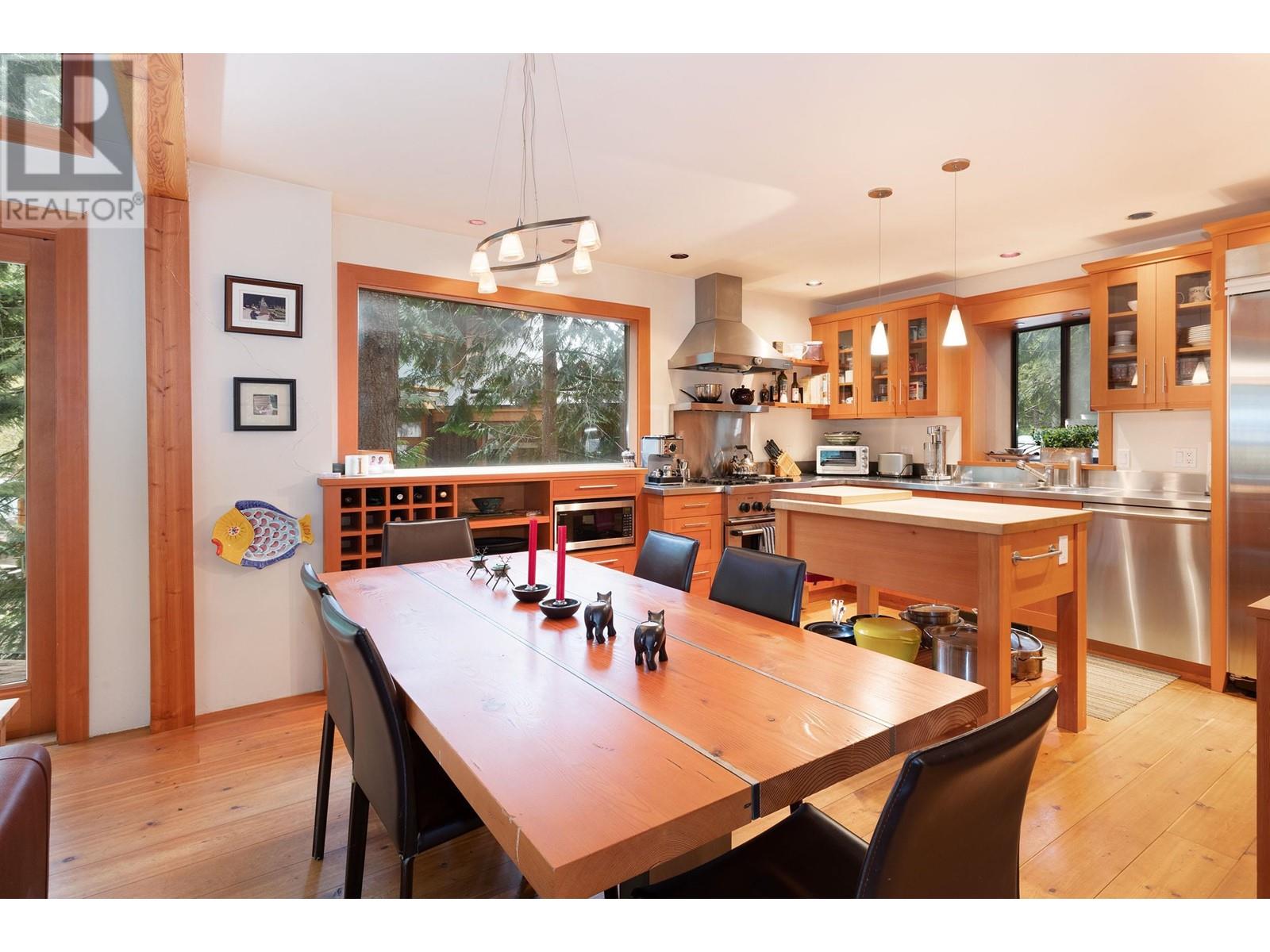 8656 Lakewood Court, Whistler, British Columbia  V8E 0G1 - Photo 7 - R2687177