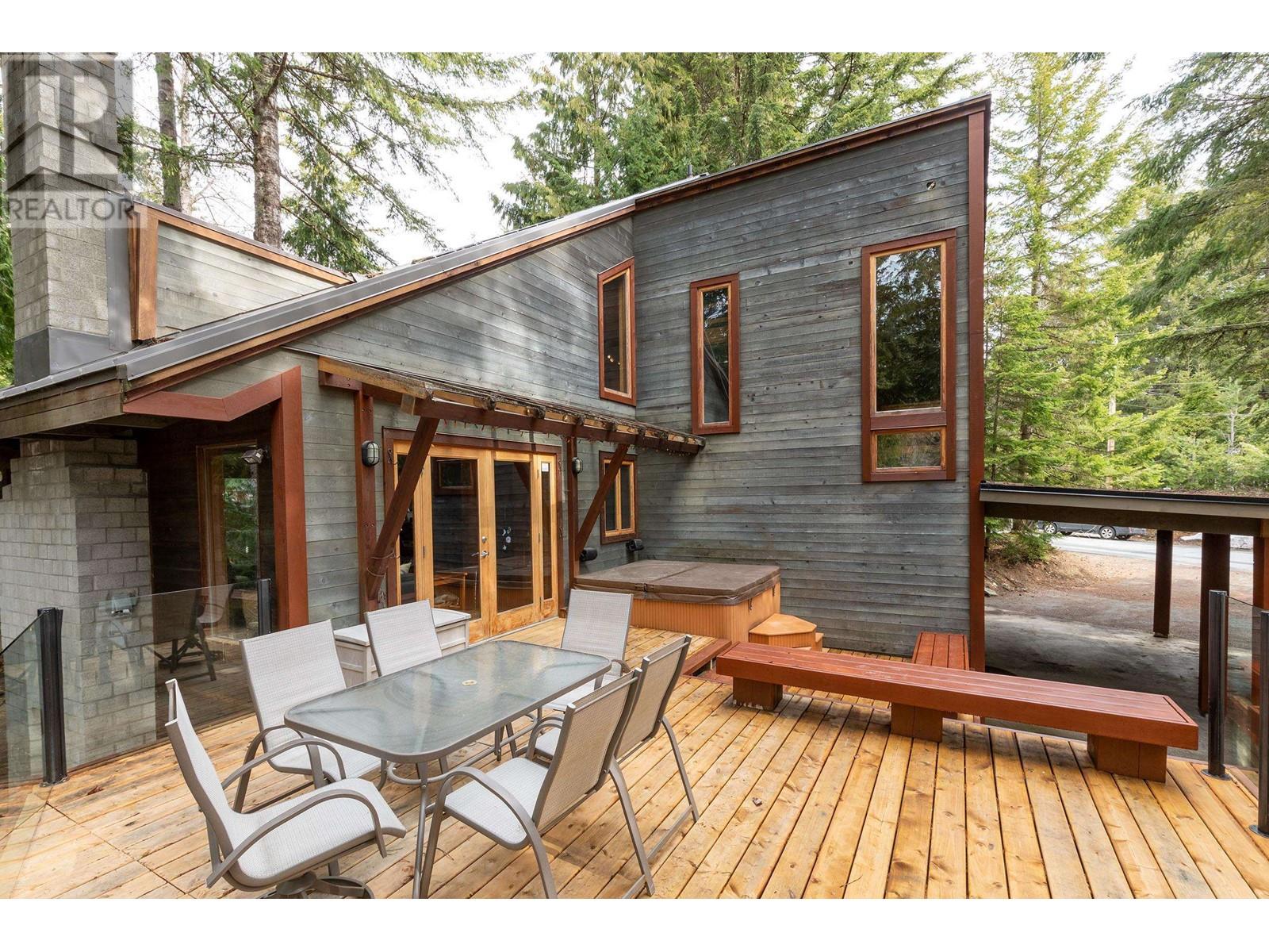 8656 Lakewood Court, Whistler, British Columbia  V8E 0G1 - Photo 2 - R2687177