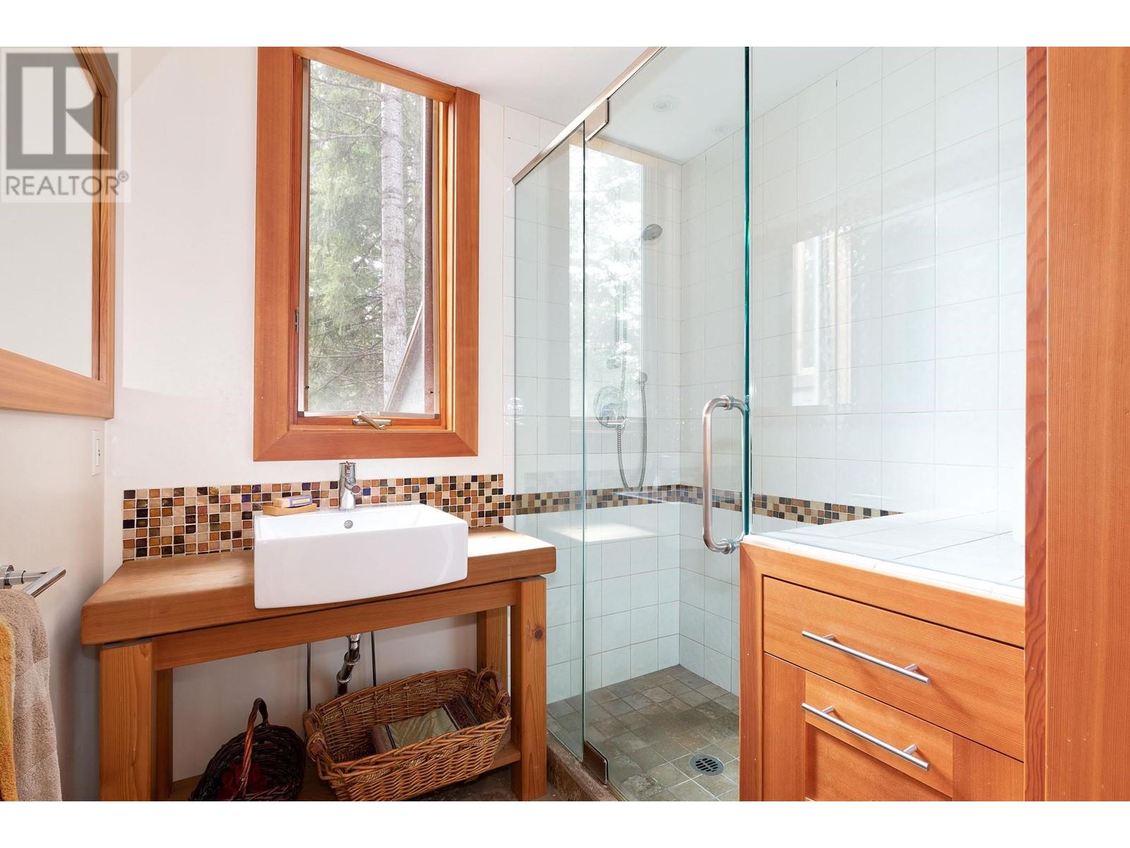 8656 Lakewood Court, Whistler, British Columbia  V8E 0G1 - Photo 12 - R2687177