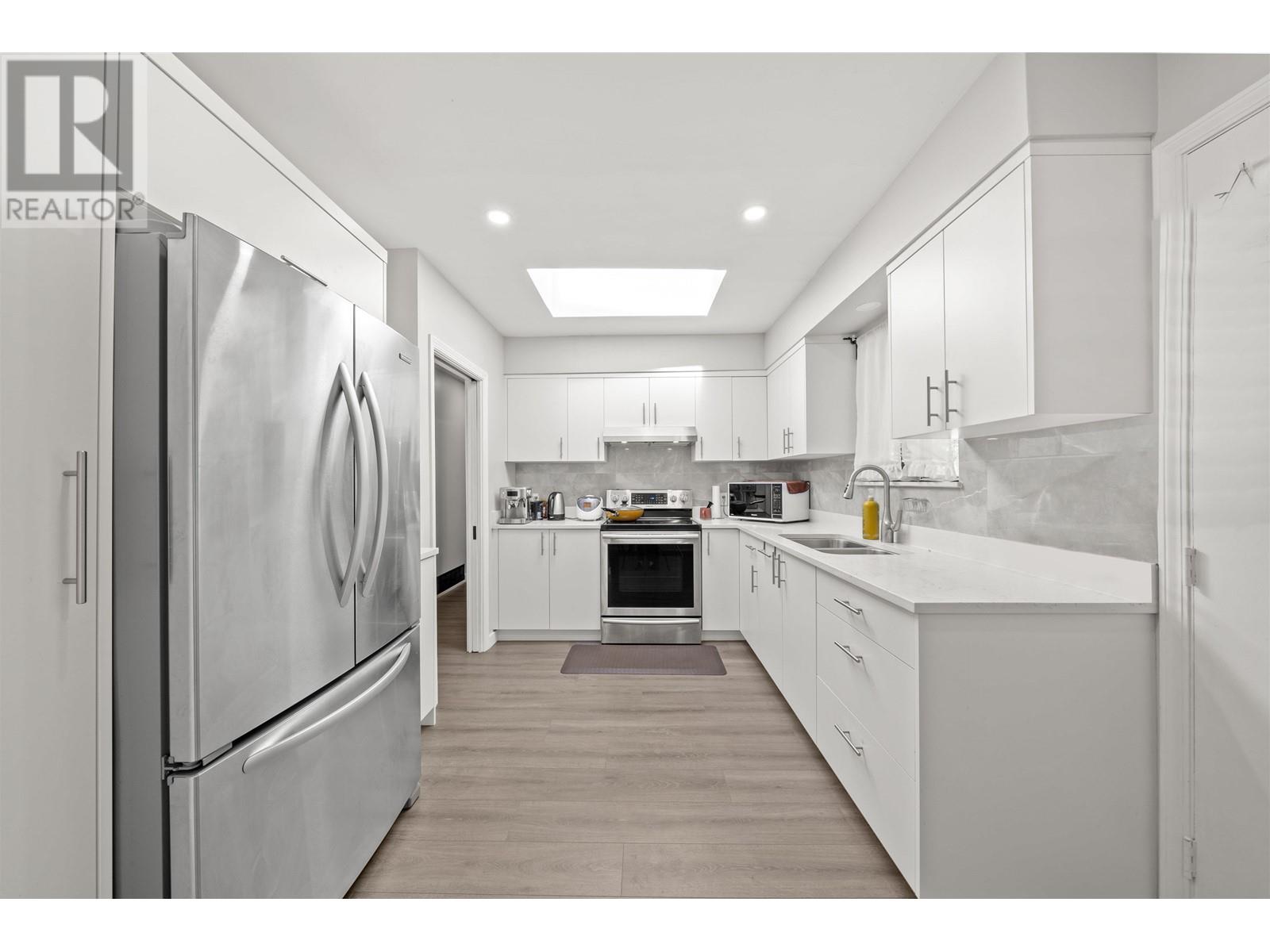 6295 Napier Street, Burnaby, British Columbia  V5B 2B9 - Photo 6 - R2795484