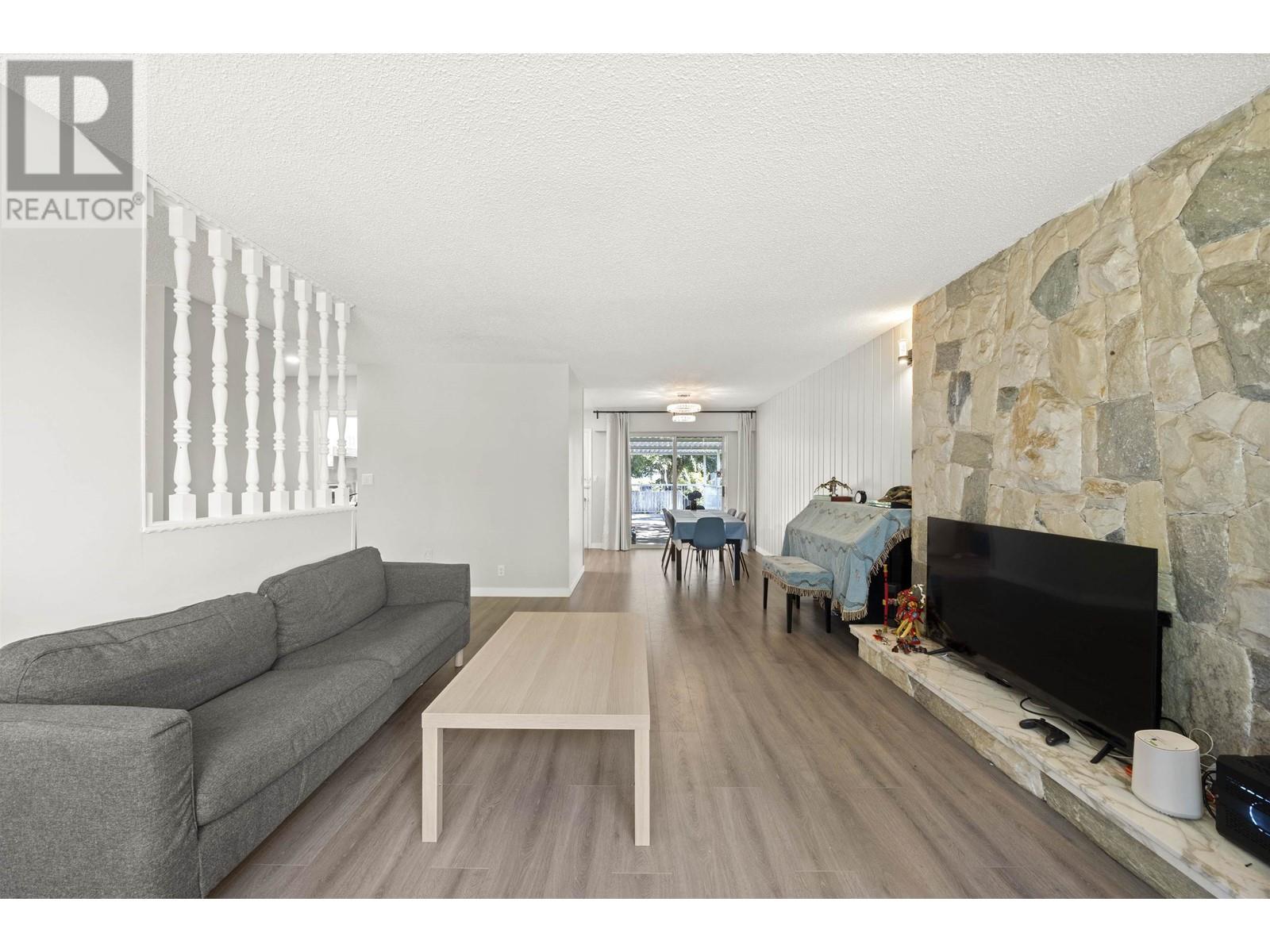 6295 Napier Street, Burnaby, British Columbia  V5B 2B9 - Photo 4 - R2795484