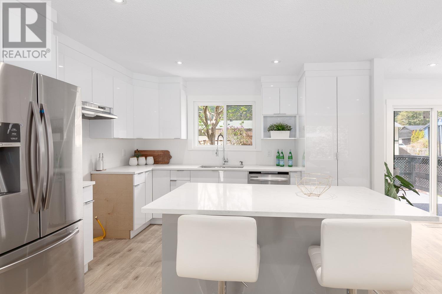 38307 Guilford Drive, Squamish, British Columbia  V8B 0X8 - Photo 12 - R2782000