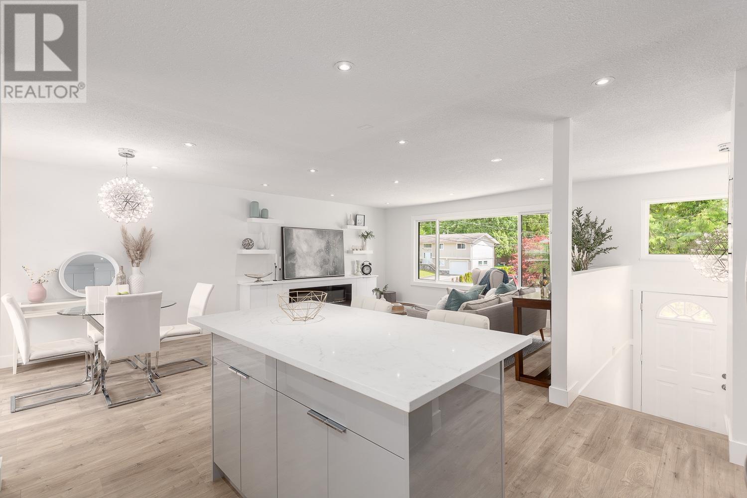 38307 Guilford Drive, Squamish, British Columbia  V8B 0X8 - Photo 14 - R2782000