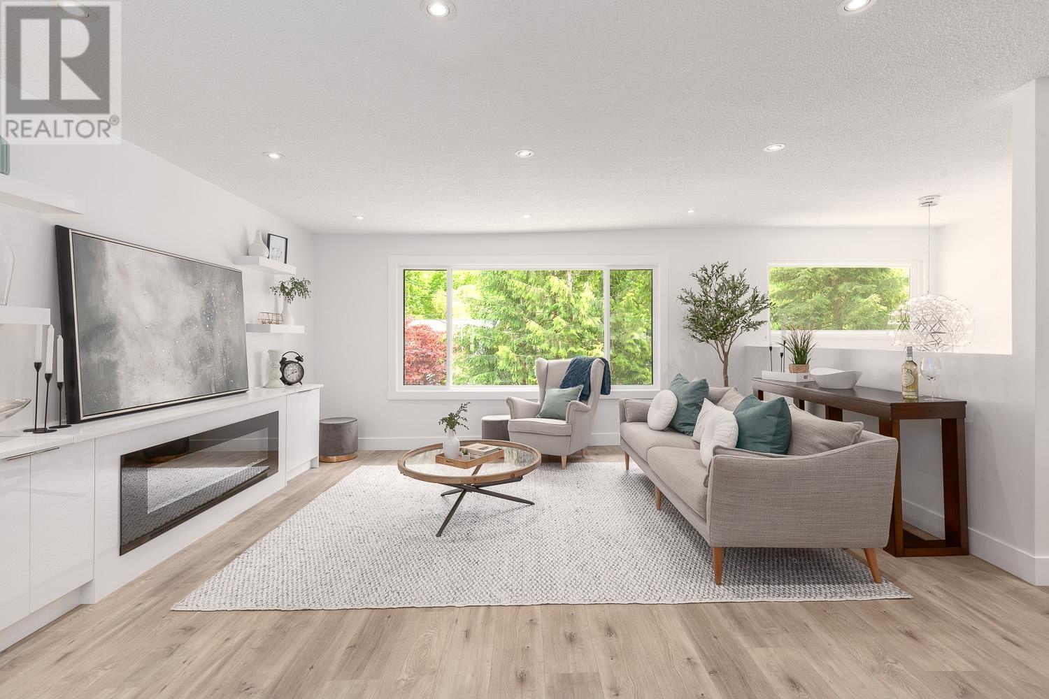 38307 Guilford Drive, Squamish, British Columbia  V8B 0X8 - Photo 1 - R2782000