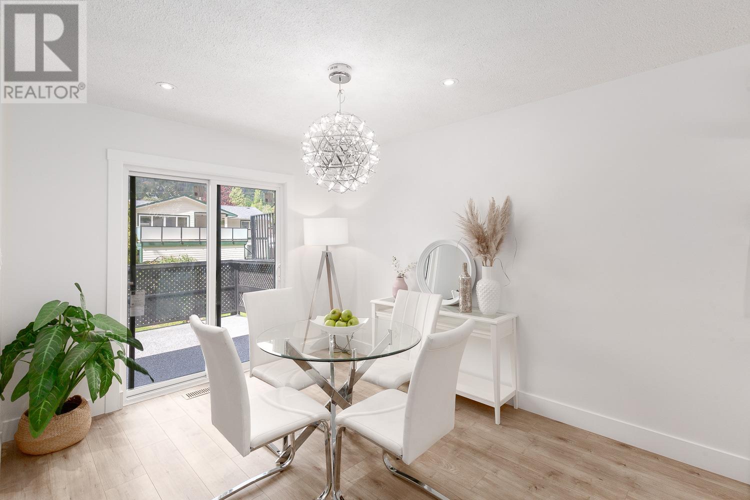 38307 Guilford Drive, Squamish, British Columbia  V8B 0X8 - Photo 9 - R2782000