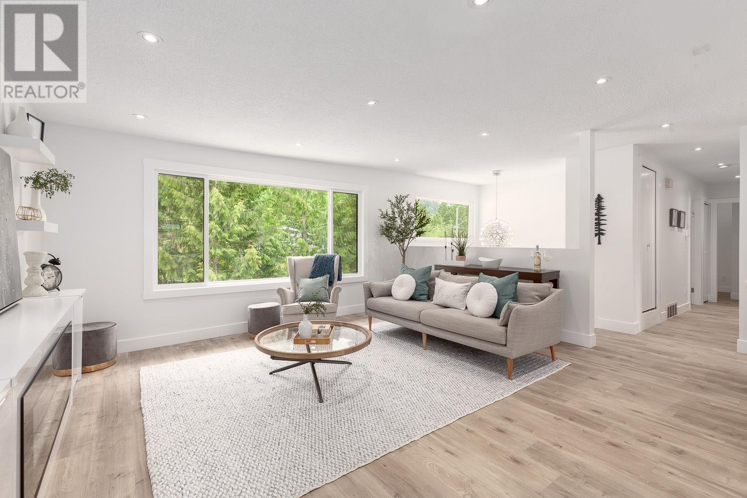 38307 Guilford Drive, Squamish, British Columbia  V8B 0X8 - Photo 6 - R2782000