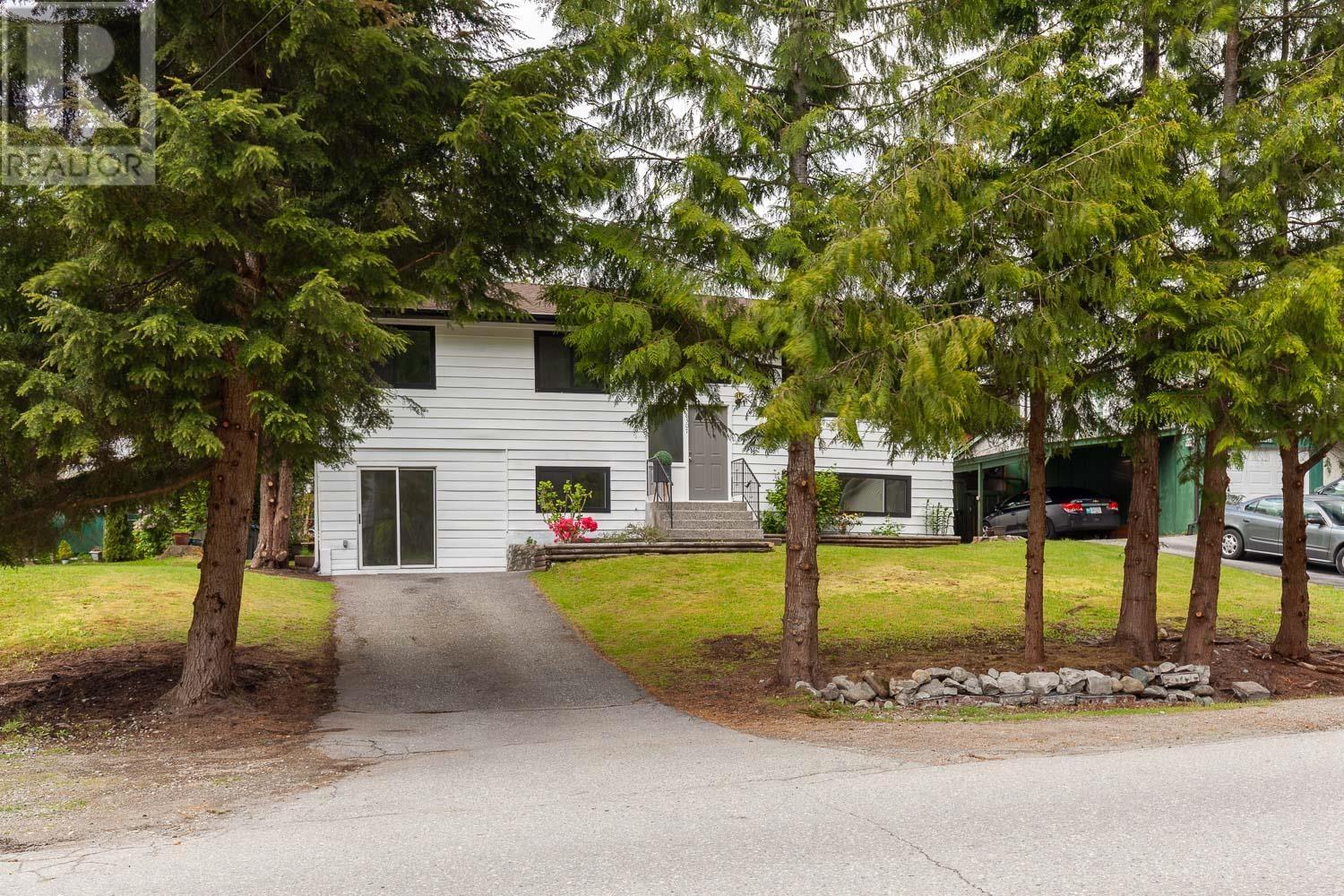 38307 Guilford Drive, Squamish, British Columbia  V8B 0X8 - Photo 3 - R2782000