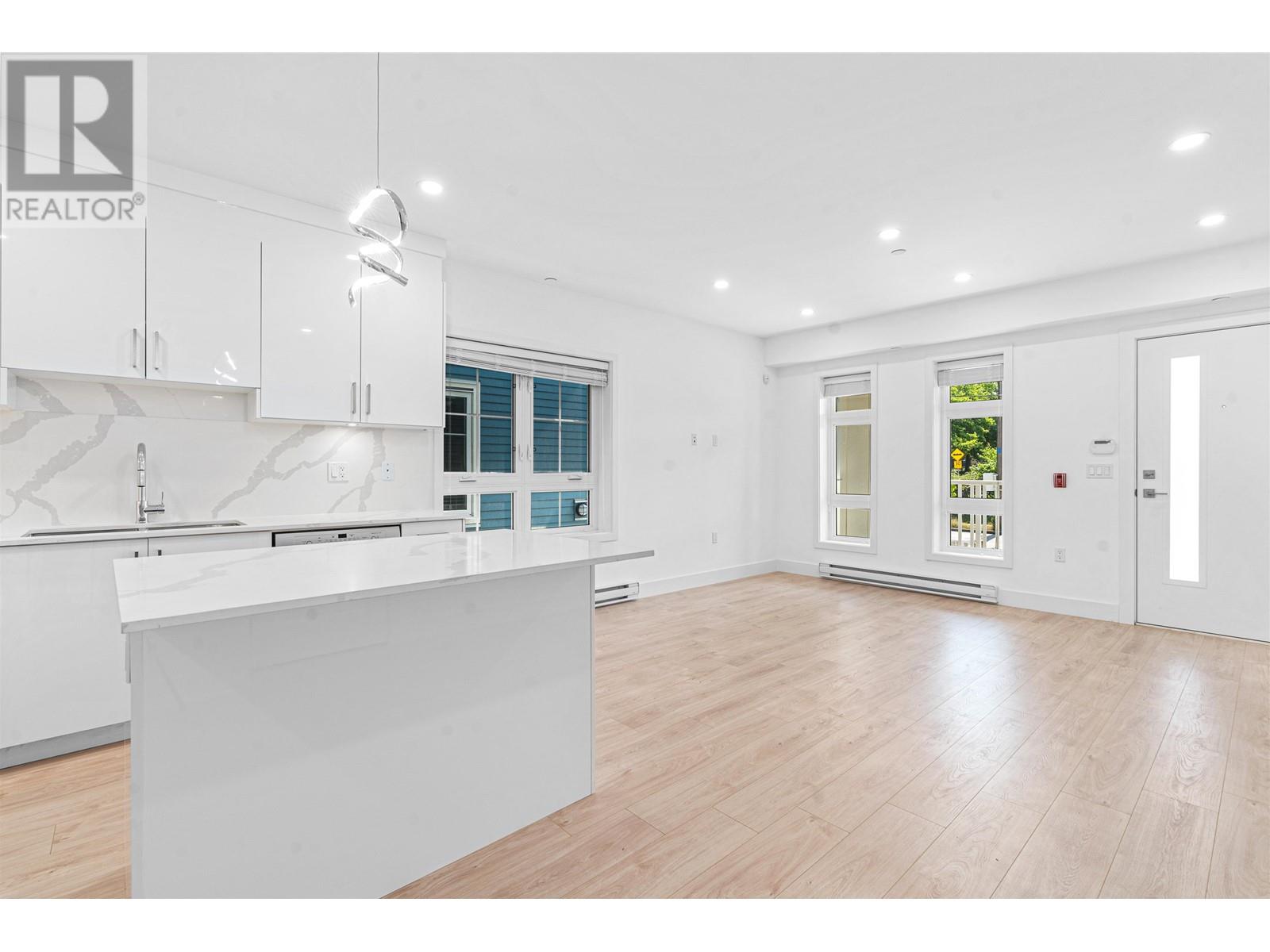 4795 Slocan Street, Vancouver, British Columbia  V5R 2A2 - Photo 3 - R2795643