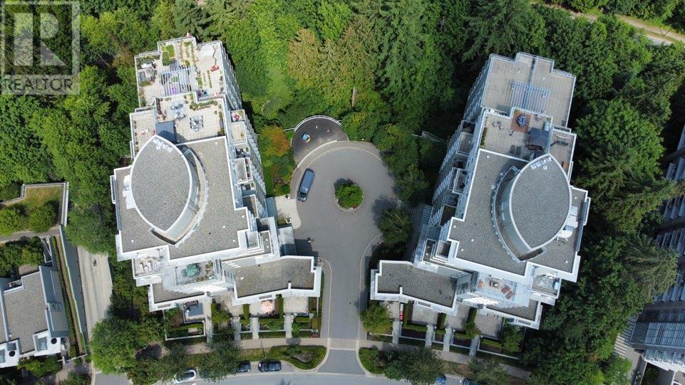 803 9262 University Crescent, Burnaby, British Columbia  V5A 0A4 - Photo 3 - R2796161