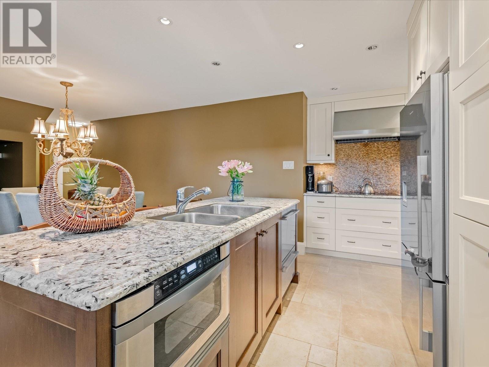 806 3050 Hillcrest Drive, Whistler, British Columbia  V8E 0T8 - Photo 5 - R2796259