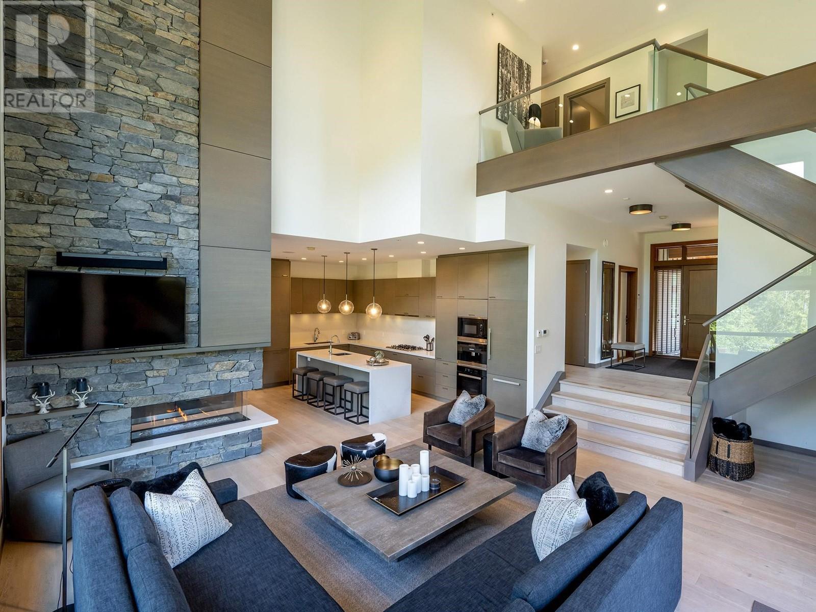 5 3075 Hillcrest Drive, Whistler, British Columbia  V8E 0T9 - Photo 5 - R2796279