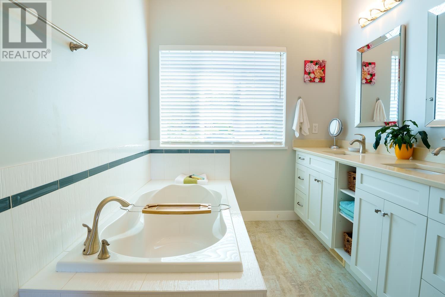 4857 Bluegrouse Drive, Sechelt, British Columbia  V0N 3A2 - Photo 30 - R2793236