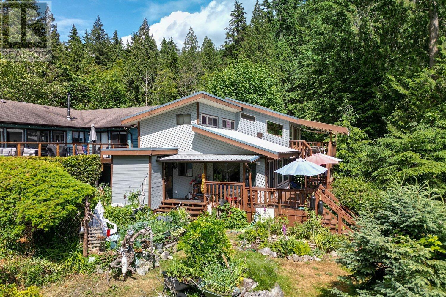 26 BRIGHTON BEACH, north vancouver, British Columbia