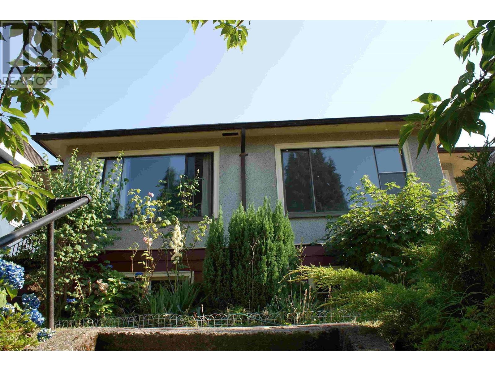 240 E 20th Avenue, Vancouver, British Columbia  V5V 1M1 - Photo 1 - R2796168