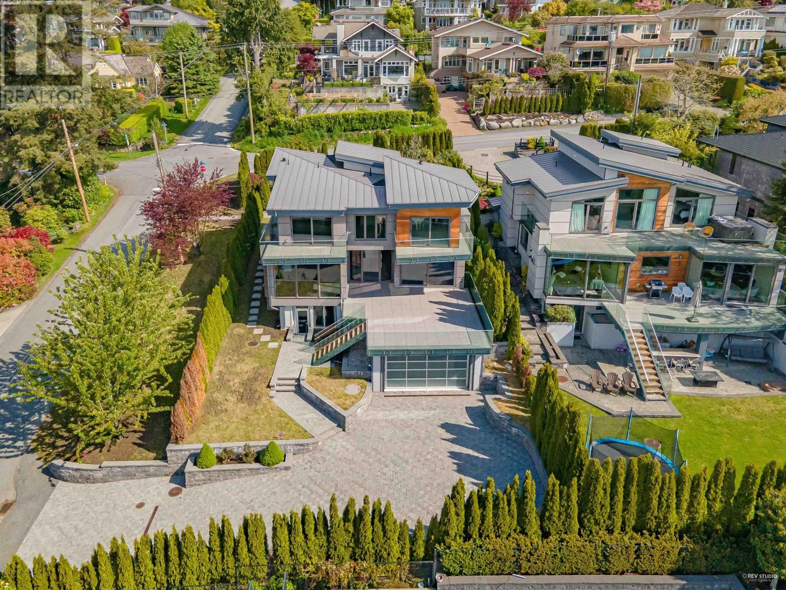 2292 Mathers Avenue, West Vancouver, British Columbia  V7V 2H5 - Photo 1 - R2796457