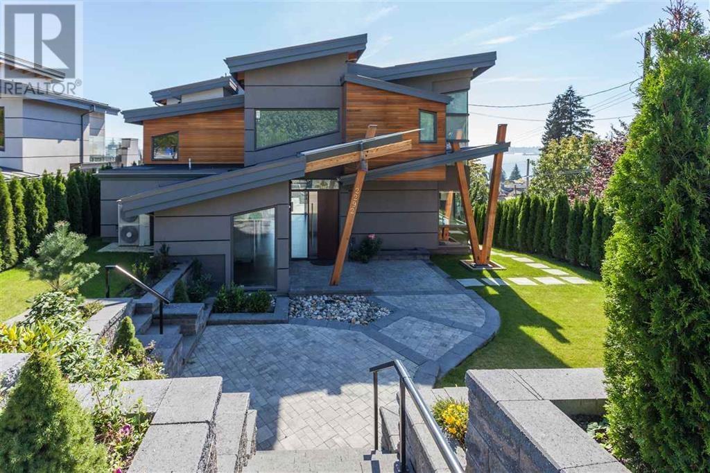 2292 Mathers Avenue, West Vancouver, British Columbia  V7V 2H5 - Photo 2 - R2796457