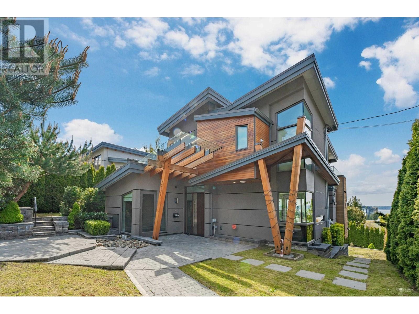 2292 Mathers Avenue, West Vancouver, British Columbia  V7V 2H5 - Photo 3 - R2796457