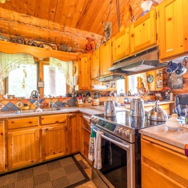 6542 MORRISSEY ROAD Elk Valley