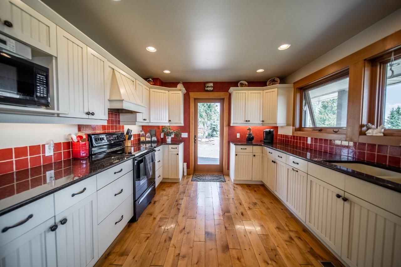 9656 Clearview Road, Cranbrook, British Columbia  V1C 7E2 - Photo 14 - 2472069