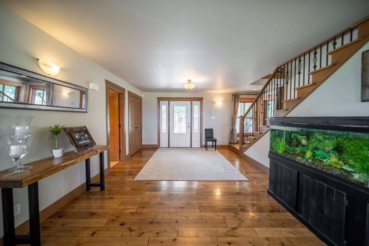 9656 Clearview Road, Cranbrook, British Columbia  V1C 7E2 - Photo 9 - 2472069