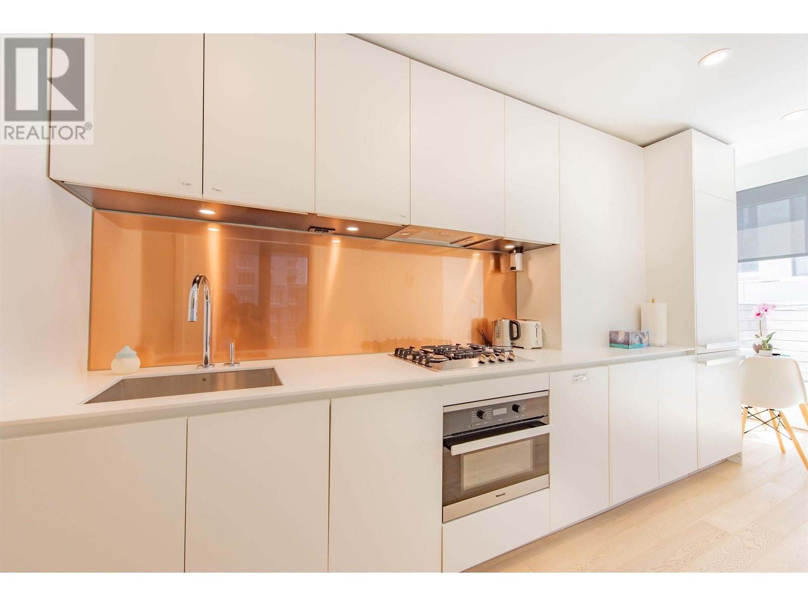 802 1480 Howe Street, Vancouver, British Columbia  V6Z 0G5 - Photo 2 - R2795703