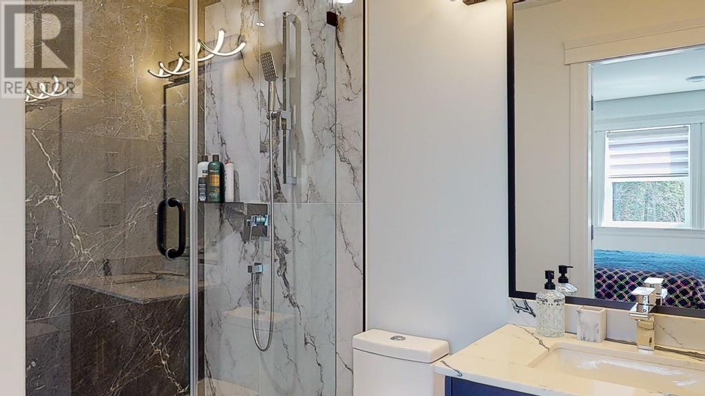 1102 Largo Road, Roberts Creek, British Columbia  V0N 2W2 - Photo 21 - R2788854