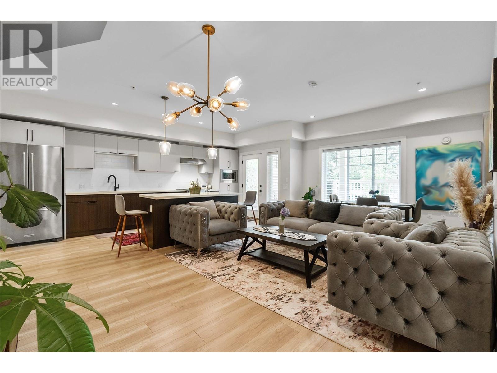 2303 Clarke Street, Port Moody, British Columbia  V3H 0M6 - Photo 3 - R2797072