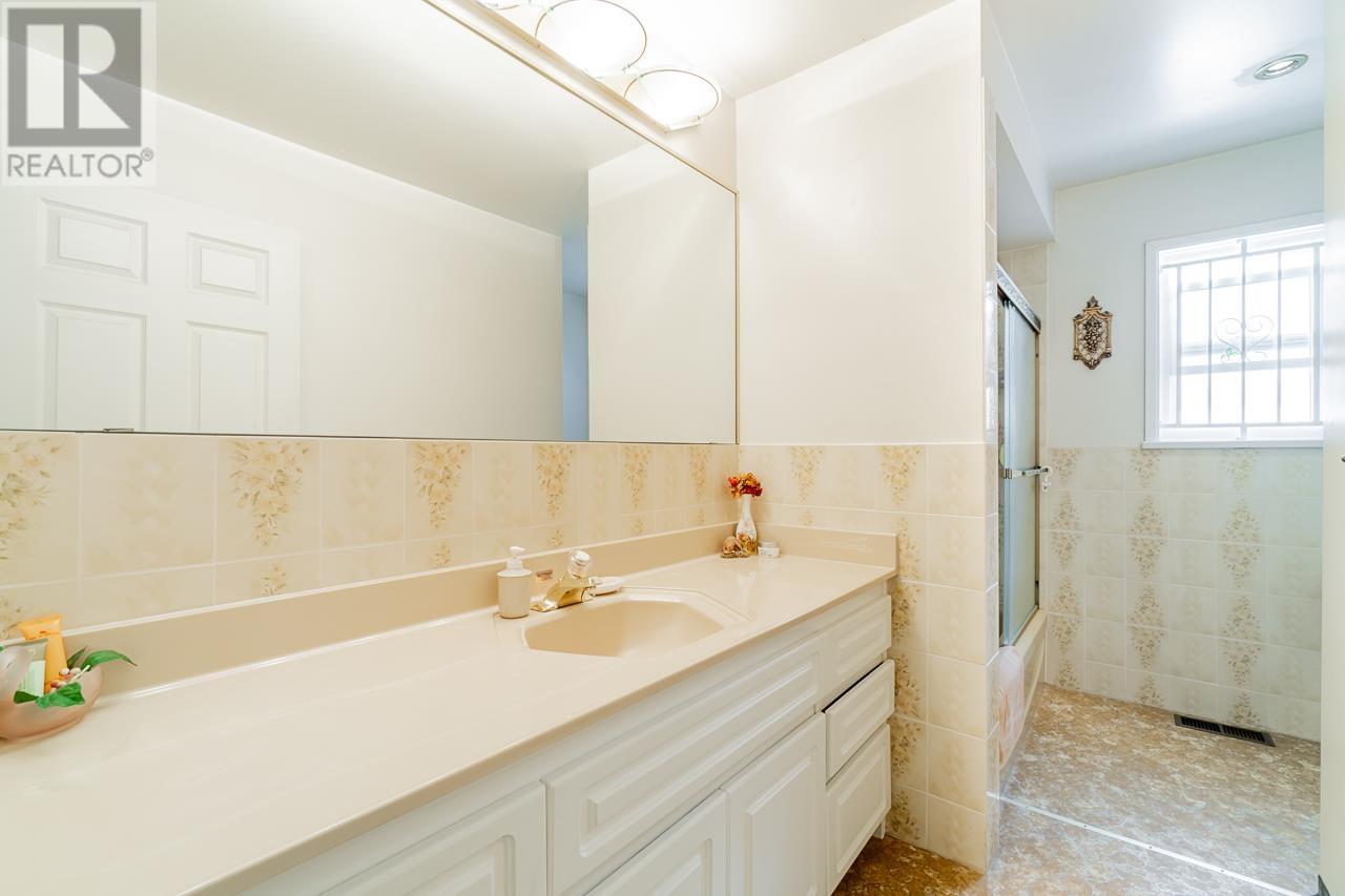 7253 Queenston Court, Burnaby, British Columbia  V5A 3M5 - Photo 15 - R2797154