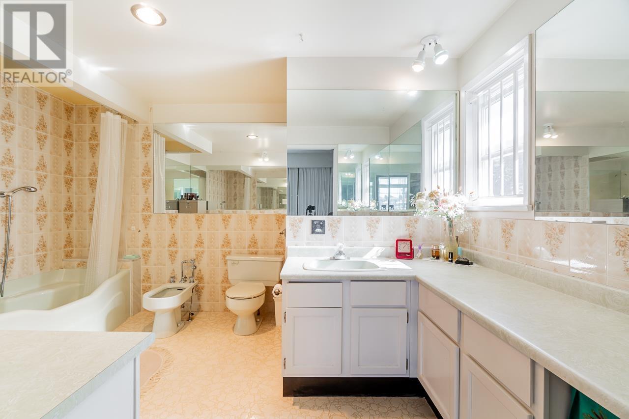 7253 Queenston Court, Burnaby, British Columbia  V5A 3M5 - Photo 19 - R2797154