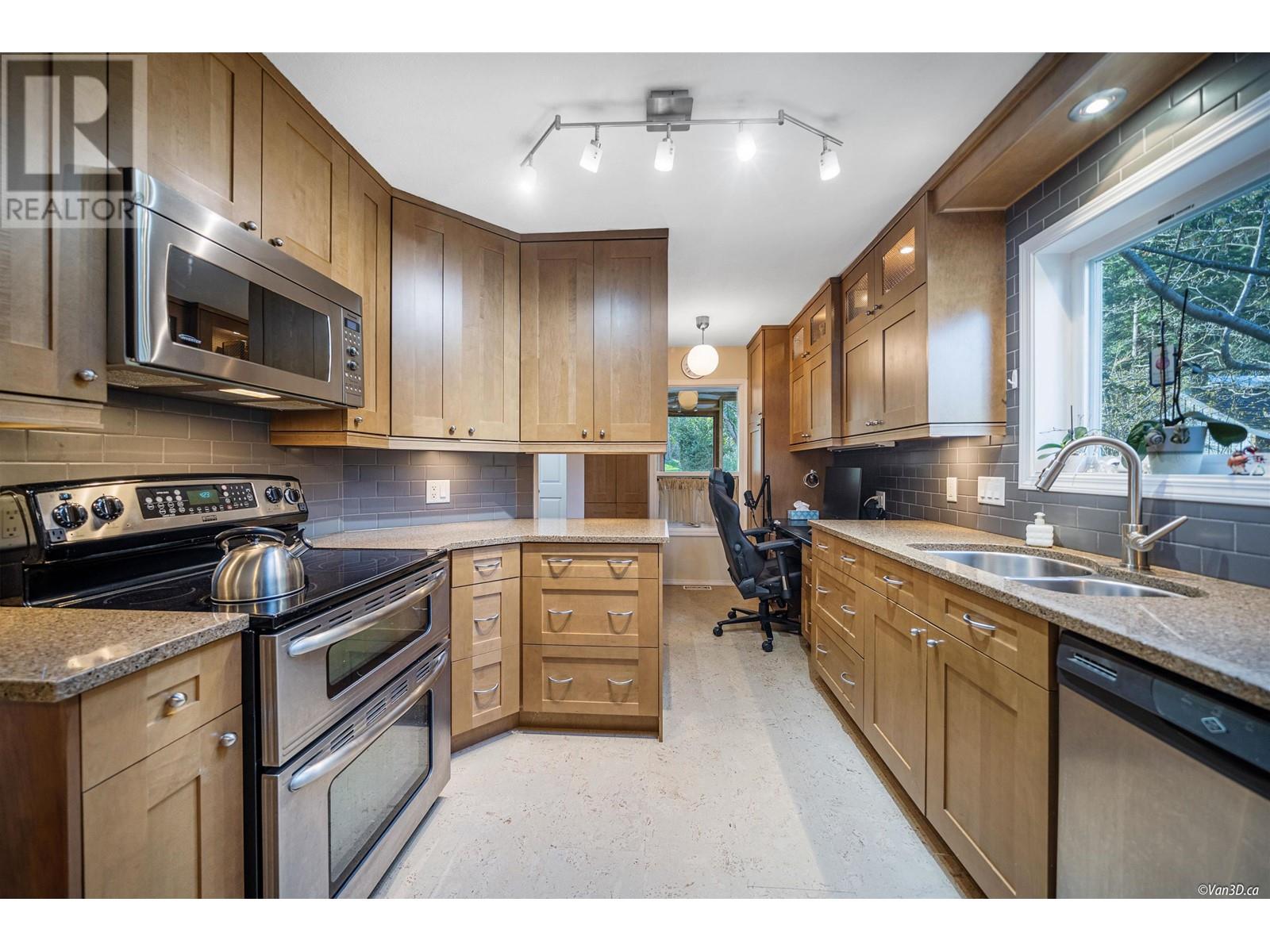 1305 Chevy Chase Lane, Bowen Island, British Columbia  V0N 1G1 - Photo 8 - R2796856