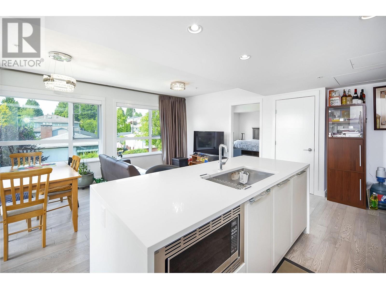 306 7828 Granville Street, Vancouver, British Columbia  V6P 4Z2 - Photo 10 - R2797310