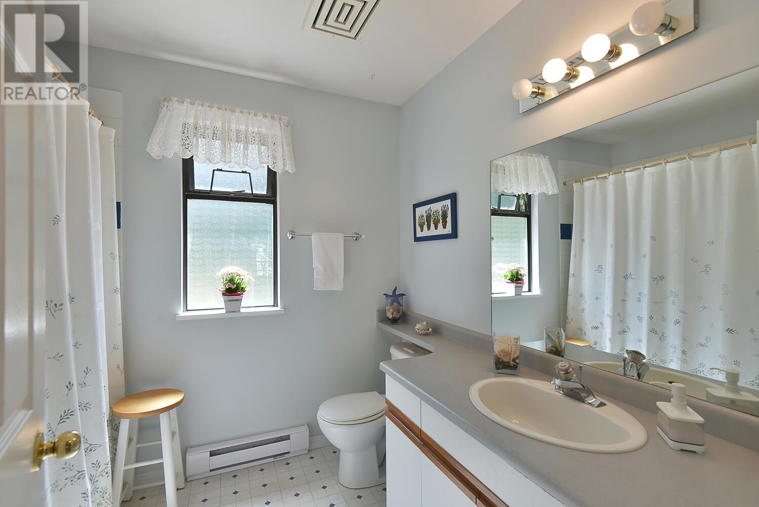 7865 Lohn Road, Halfmoon Bay, British Columbia  V7Z 1C5 - Photo 25 - R2797127
