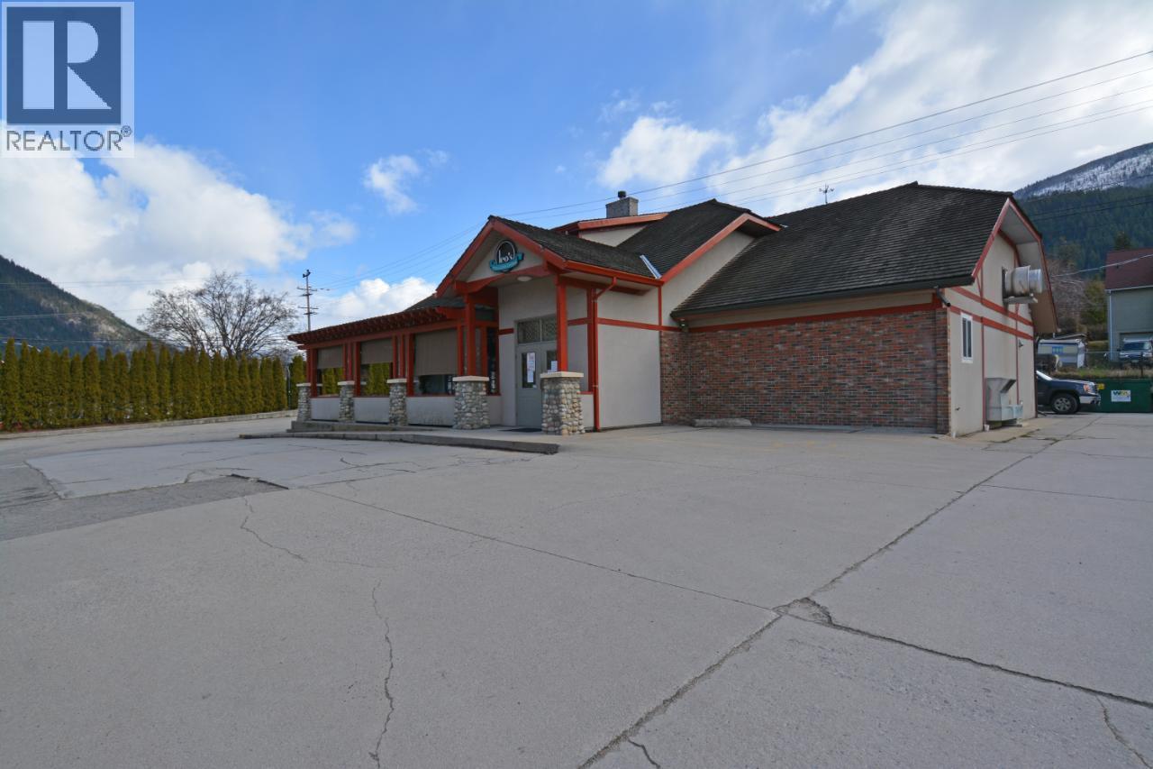 712 Nelson Avenue, Nelson, British Columbia  V1L 2N7 - Photo 3 - 2472075