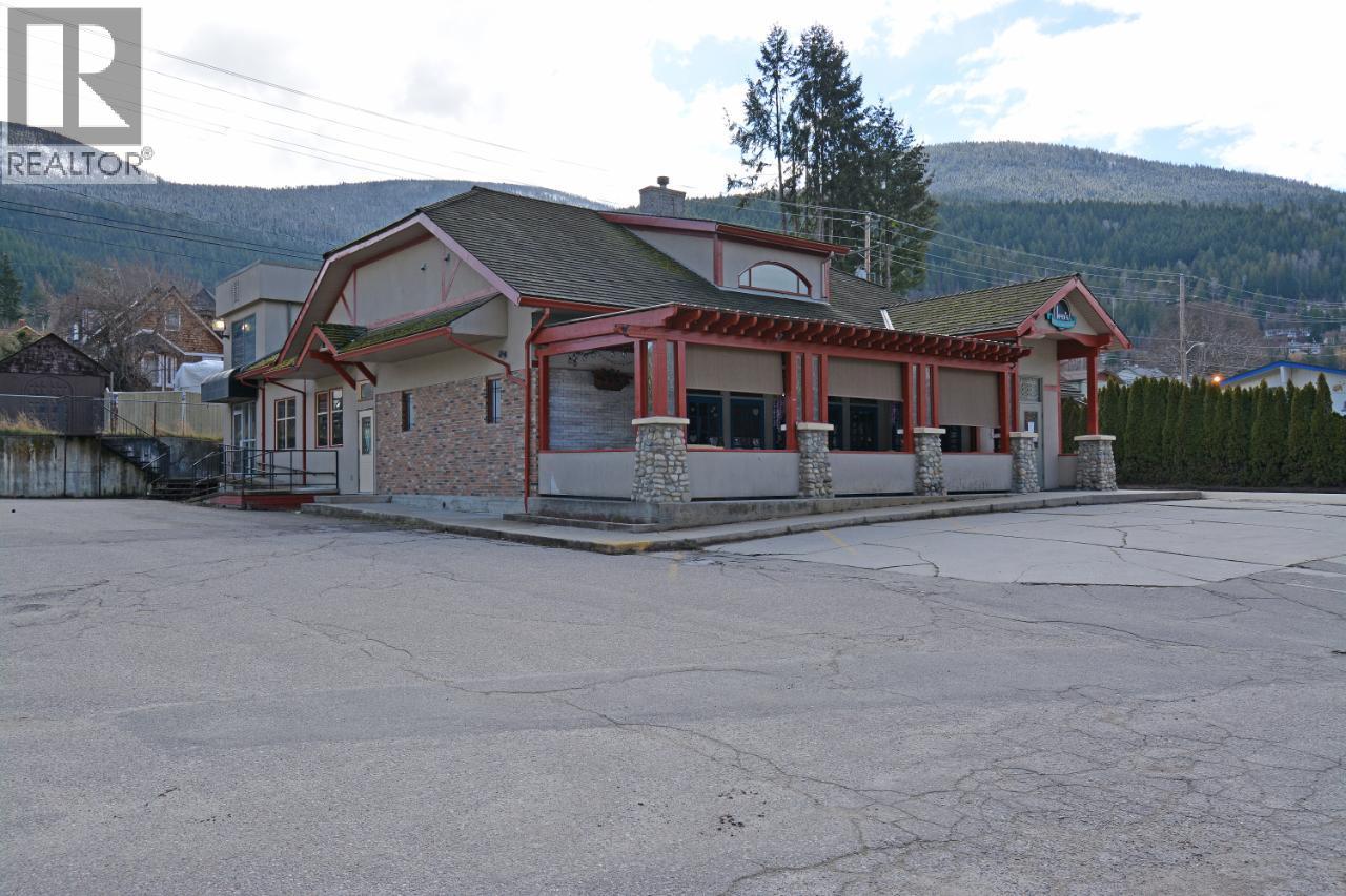 712 Nelson Avenue, Nelson, British Columbia  V1L 2N7 - Photo 2 - 2472075