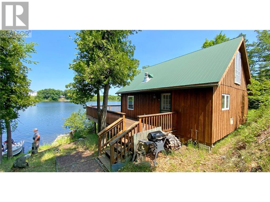 561 GRACEYS ISLAND Sharbot Lake