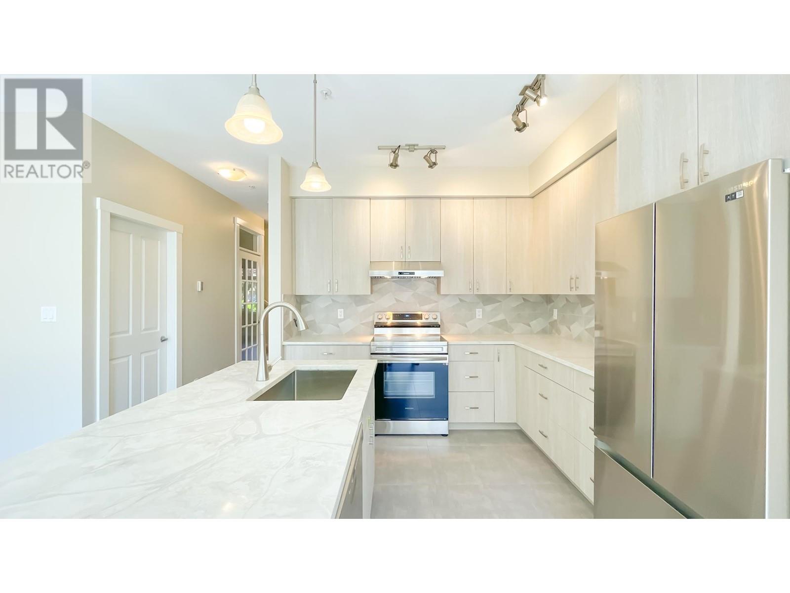 888 W 58th Avenue, Vancouver, British Columbia  V6P 6Y3 - Photo 1 - R2786497