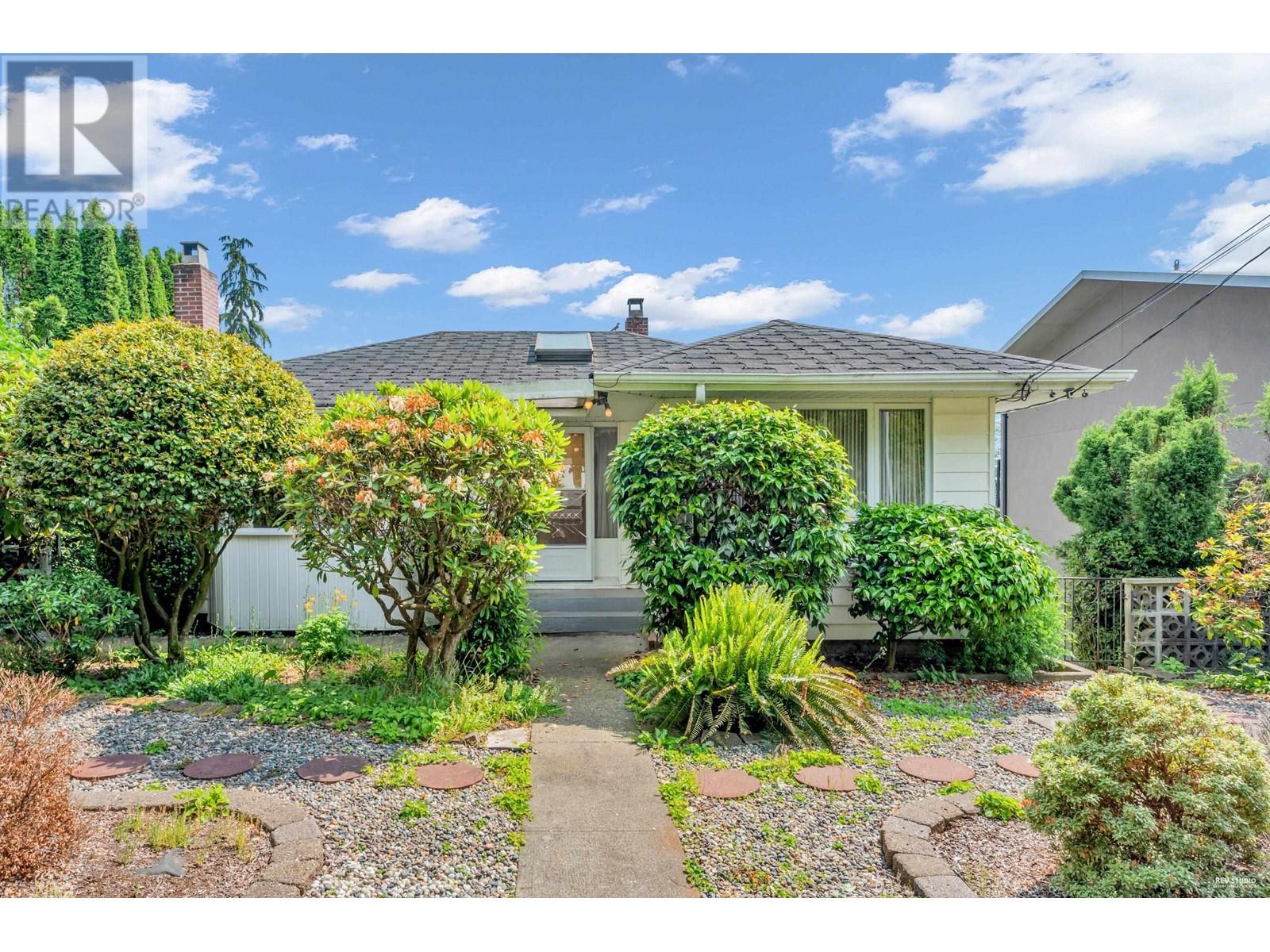 5350 Patrick Street, Burnaby, British Columbia  V5J 3B3 - Photo 1 - R2797336