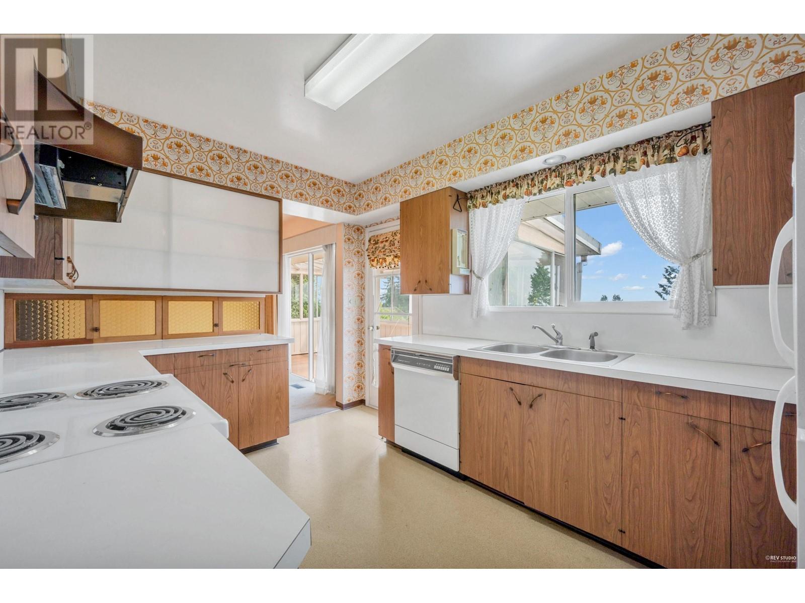 5350 Patrick Street, Burnaby, British Columbia  V5J 3B3 - Photo 13 - R2797336