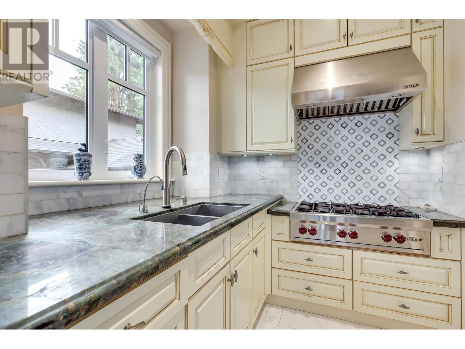 1335 W 26th Avenue, Vancouver, British Columbia  V6H 2B2 - Photo 12 - R2797337