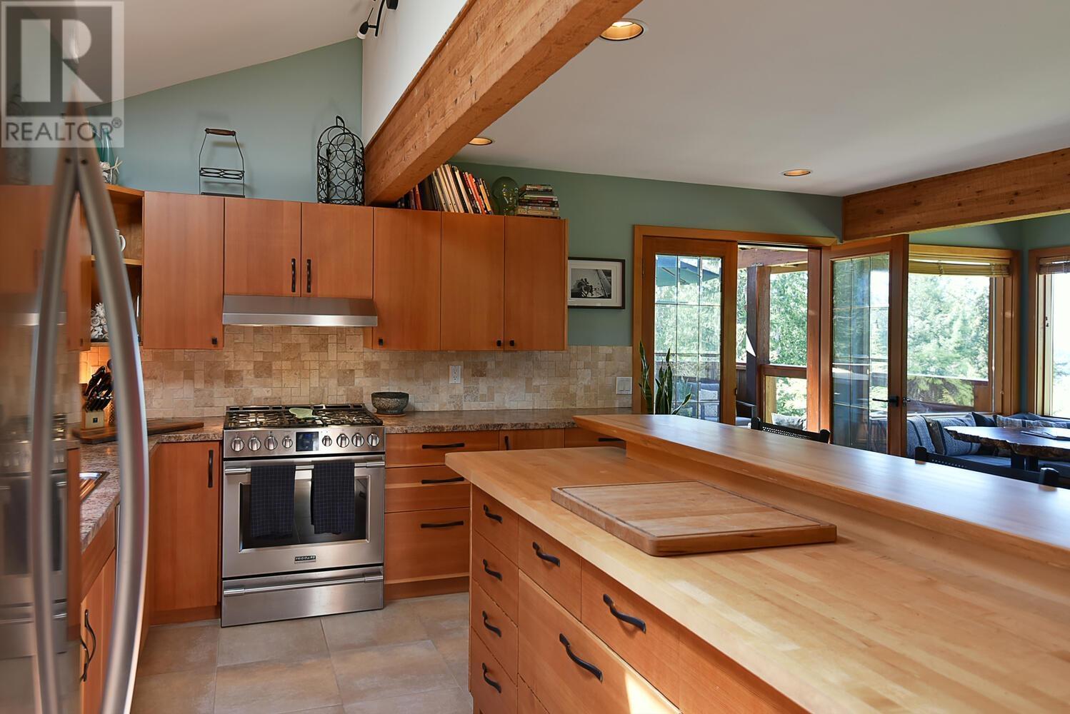 4509 Pollock Road, Madeira Park, British Columbia  V0N 2H1 - Photo 3 - R2797526