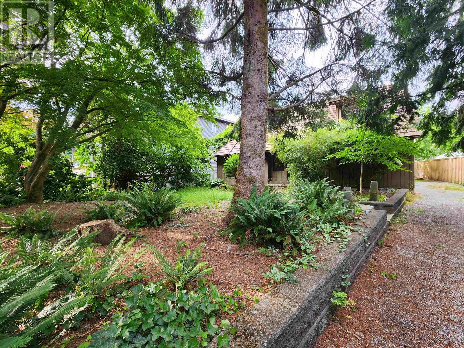 24035 Fern Crescent, Maple Ridge, British Columbia  V4R 2S1 - Photo 2 - R2775885