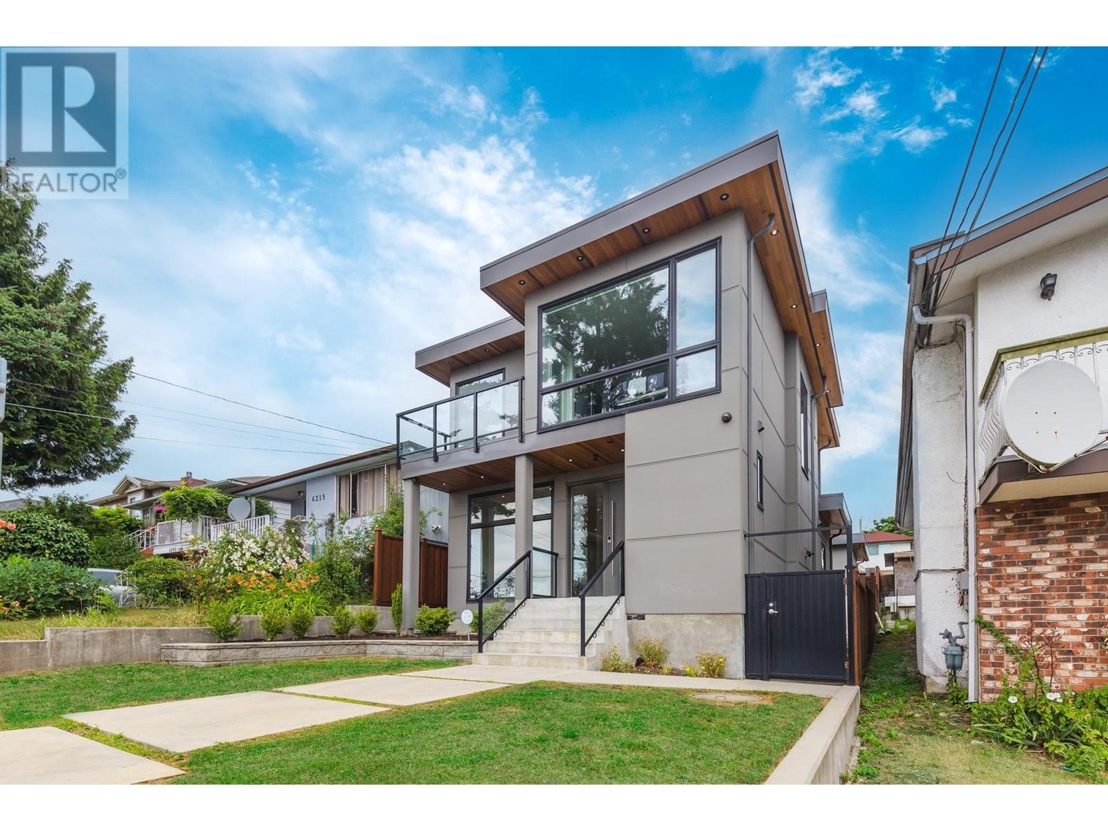 6227 Portland Street, Burnaby, British Columbia  V5J 2S3 - Photo 2 - R2797991