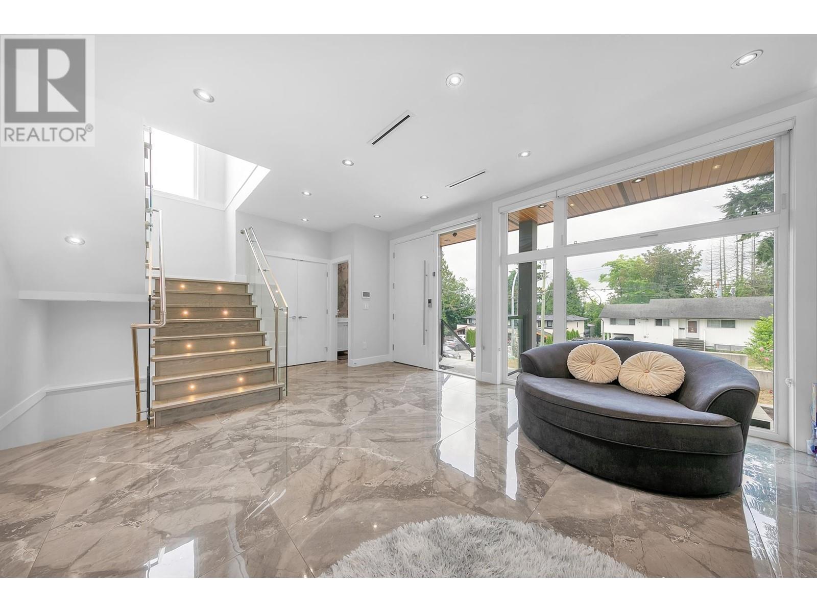 6227 Portland Street, Burnaby, British Columbia  V5J 2S3 - Photo 4 - R2797991