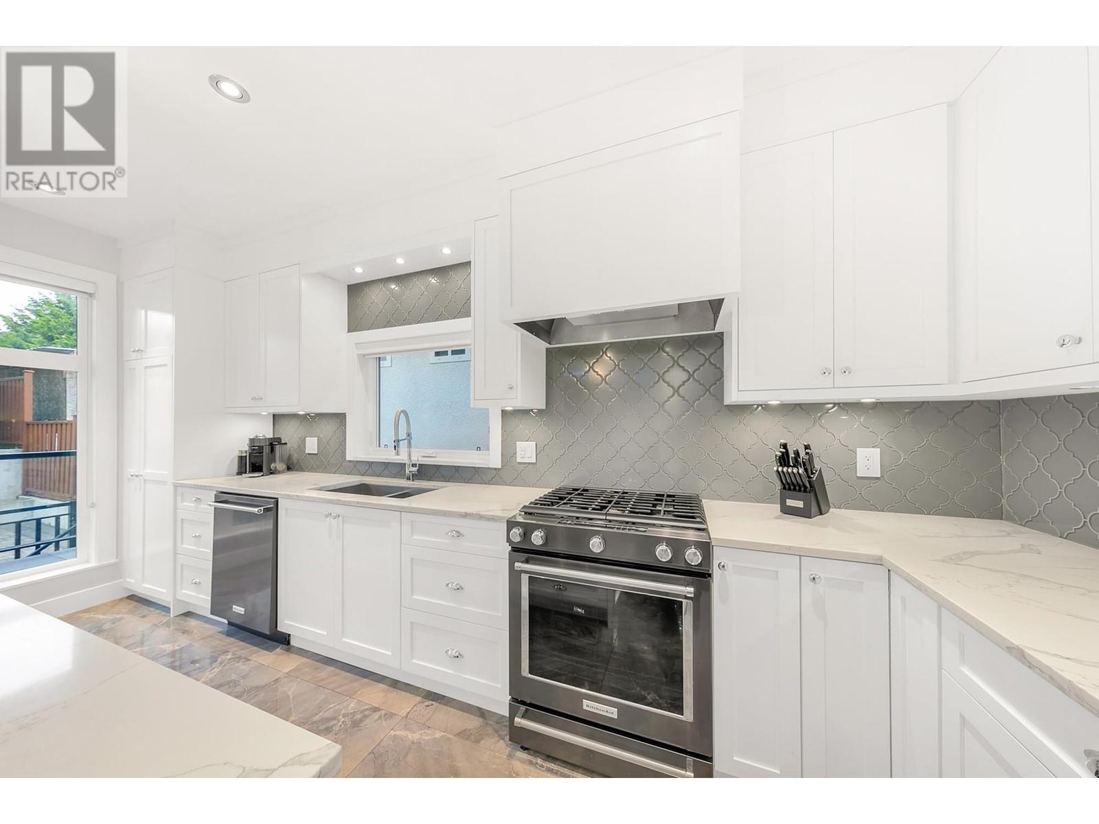 6227 Portland Street, Burnaby, British Columbia  V5J 2S3 - Photo 8 - R2797991