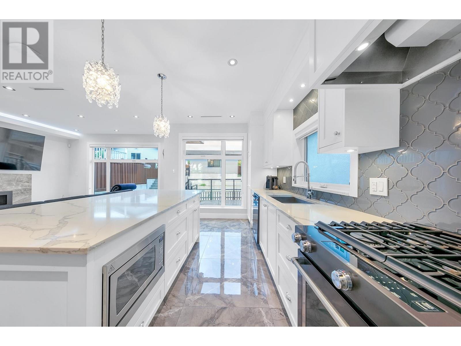 6227 Portland Street, Burnaby, British Columbia  V5J 2S3 - Photo 9 - R2797991