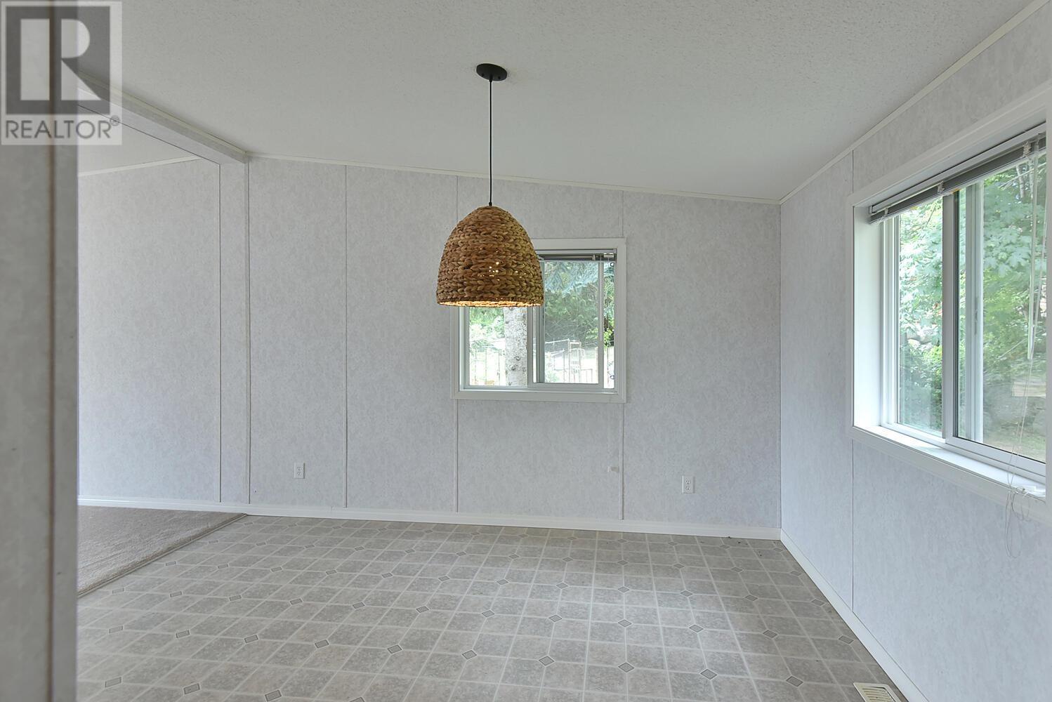 7735 Redrooffs Road, Halfmoon Bay, British Columbia  V7Z 1A1 - Photo 9 - R2798037