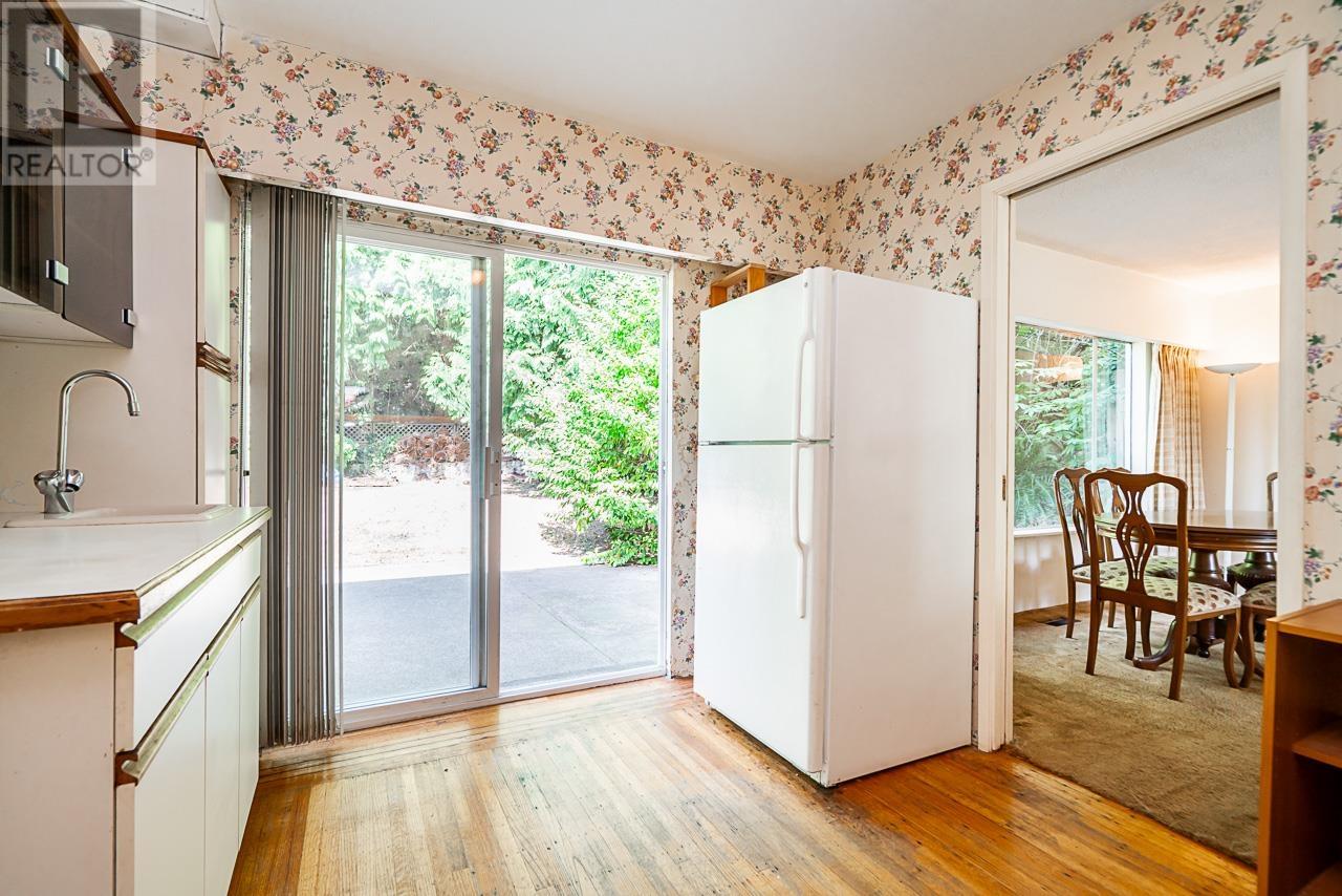 686 Crystal Court, North Vancouver, British Columbia  V7R 2B5 - Photo 11 - R2798224