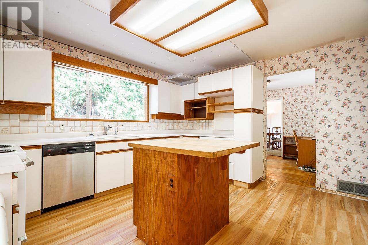 686 Crystal Court, North Vancouver, British Columbia  V7R 2B5 - Photo 14 - R2798224