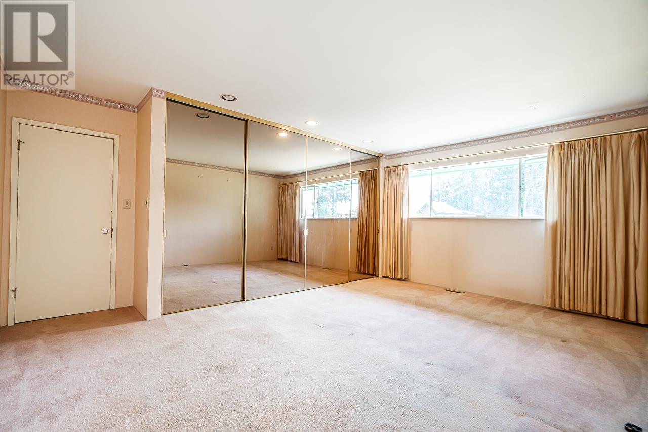 686 Crystal Court, North Vancouver, British Columbia  V7R 2B5 - Photo 25 - R2798224